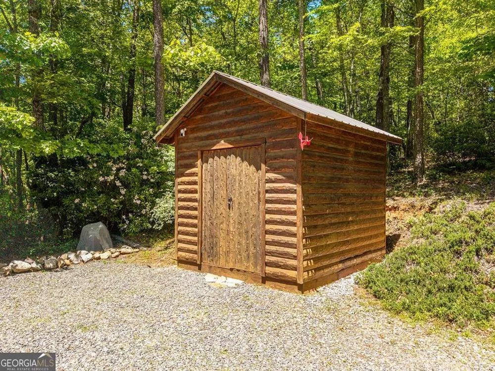 284 The Woods RD Mineral Bluff, GA 30559