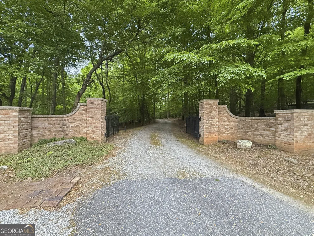 1955 Alec Mountain RD Clarkesville, GA 30523