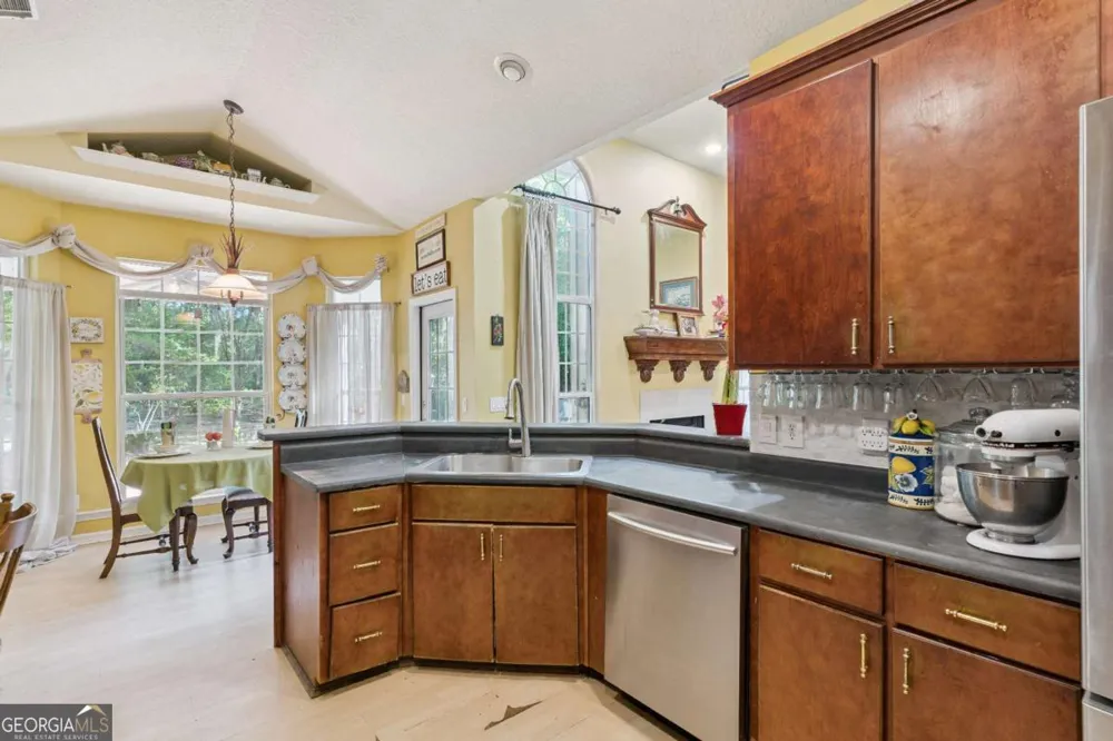 390 Harbor View DR Woodbine, GA 31569