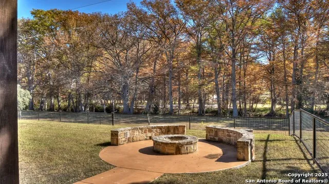 6454 Us Highway 83 Leakey, TX 78873