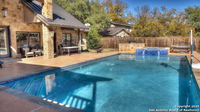 6454 Us Highway 83 Leakey, TX 78873