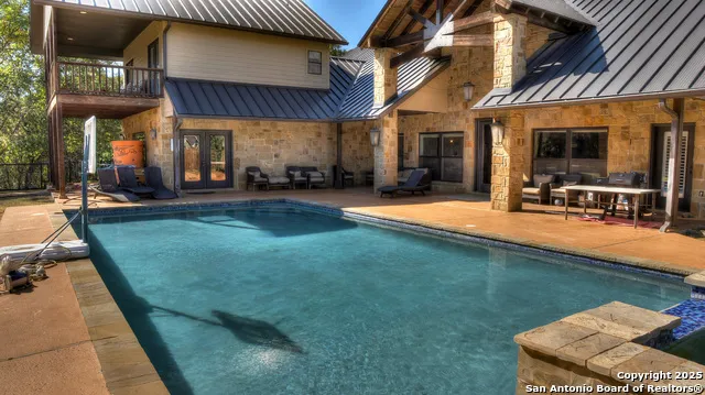 6454 Us Highway 83 Leakey, TX 78873