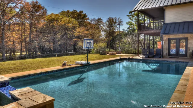 6454 Us Highway 83 Leakey, TX 78873