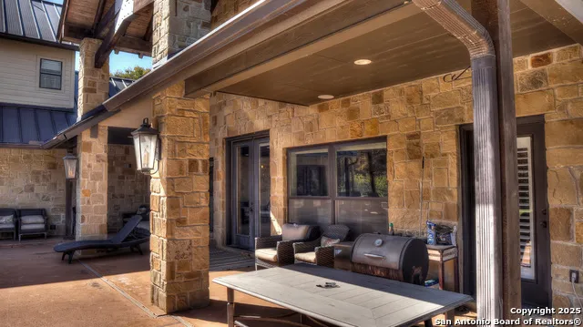 6454 Us Highway 83 Leakey, TX 78873
