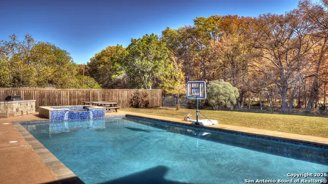 6454 Us Highway 83 Leakey, TX 78873
