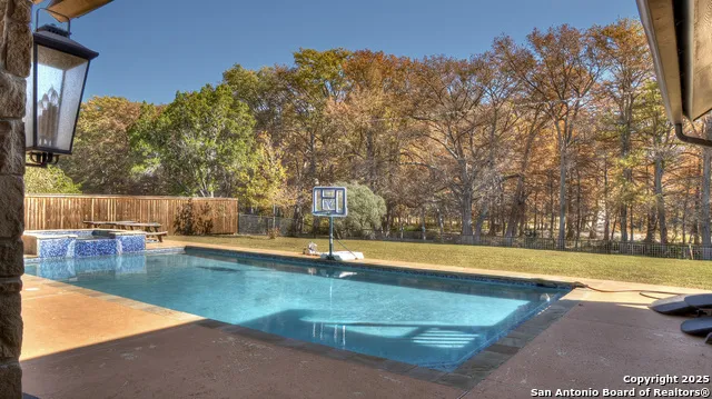 6454 Us Highway 83 Leakey, TX 78873