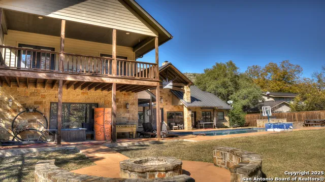 6454 Us Highway 83 Leakey, TX 78873