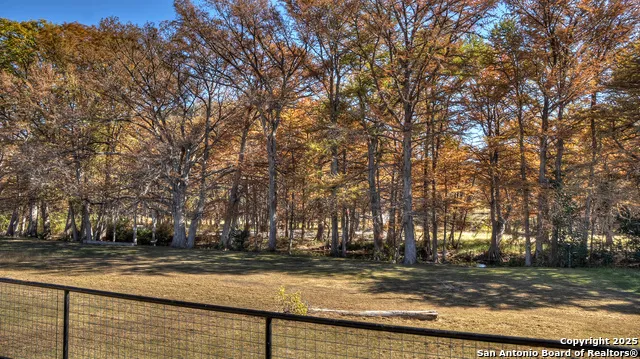6454 Us Highway 83 Leakey, TX 78873