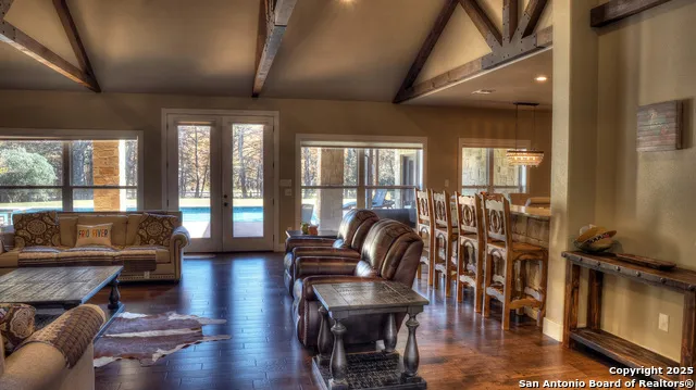 6454 Us Highway 83 Leakey, TX 78873