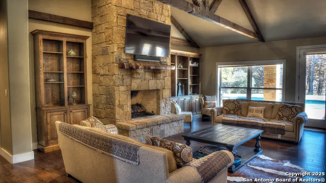 6454 Us Highway 83 Leakey, TX 78873