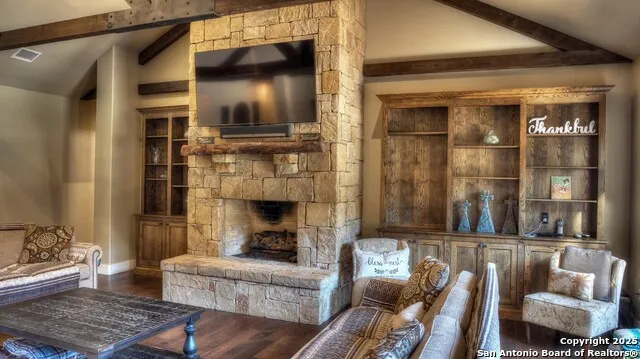 6454 Us Highway 83 Leakey, TX 78873