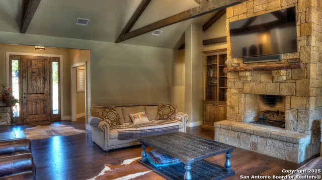 6454 Us Highway 83 Leakey, TX 78873