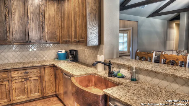 6454 Us Highway 83 Leakey, TX 78873