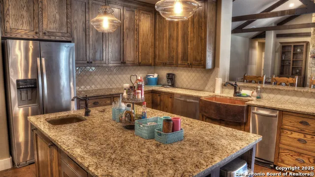 6454 Us Highway 83 Leakey, TX 78873