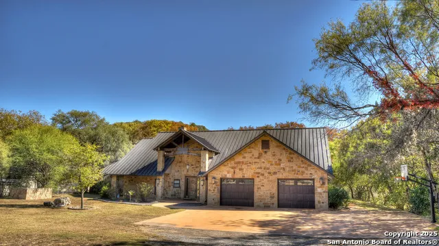 6454 Us Highway 83 Leakey, TX 78873