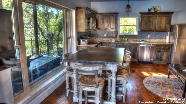 6454 Us Highway 83 Leakey, TX 78873