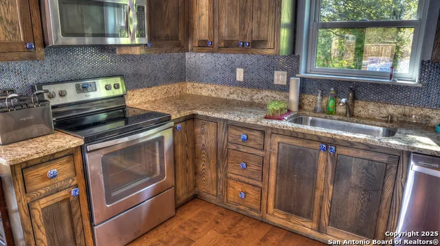 6454 Us Highway 83 Leakey, TX 78873