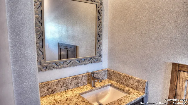 6454 Us Highway 83 Leakey, TX 78873