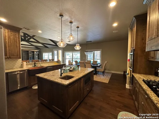 6454 Us Highway 83 Leakey, TX 78873