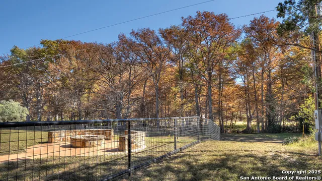 6454 Us Highway 83 Leakey, TX 78873