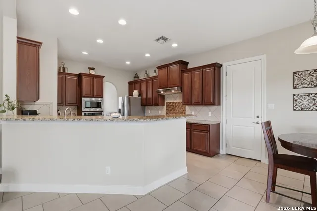 146 Sunrise Hill Castroville, TX 78009