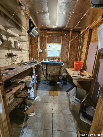 255 County Road 668 Devine, TX 78016