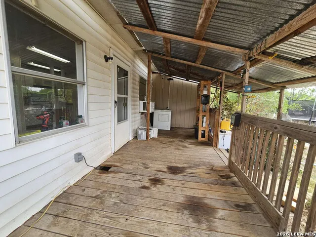 255 County Road 668 Devine, TX 78016