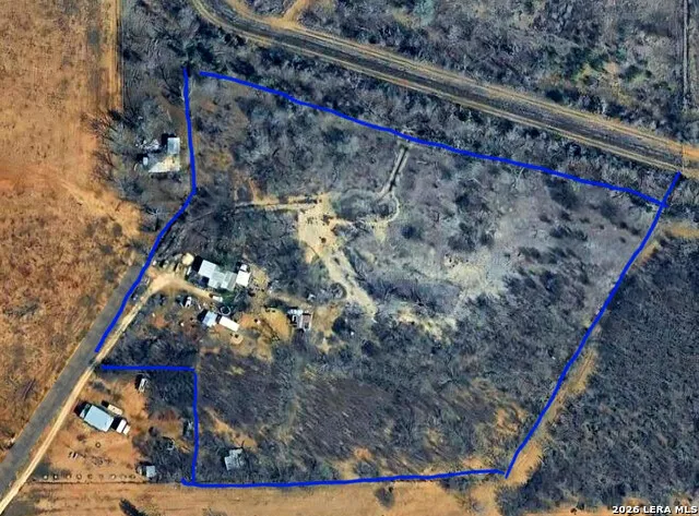 255 County Road 668 Devine, TX 78016