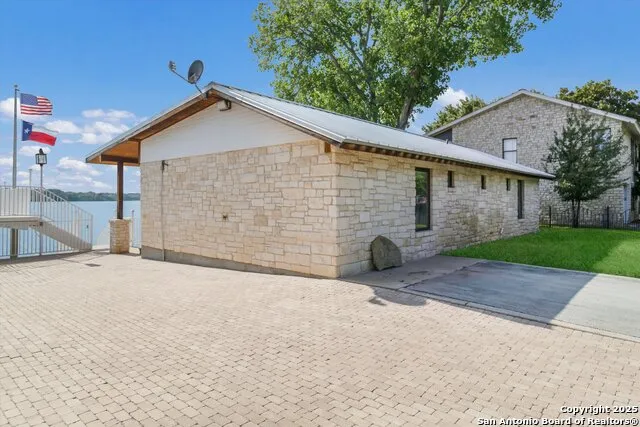 100 Waterway Kingsland, TX 78639