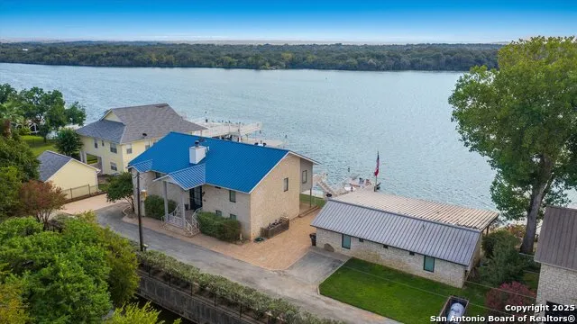 100 Waterway Kingsland, TX 78639