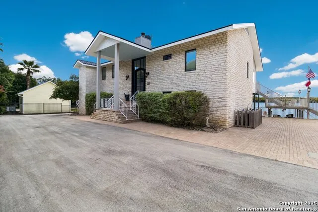 100 Waterway Kingsland, TX 78639