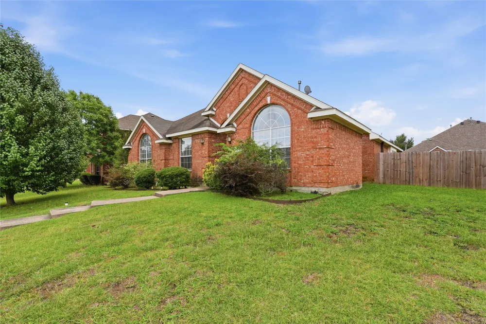 1700 Wylie Creek Drive DeSoto, TX 75115