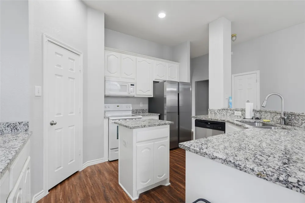 1700 Wylie Creek Drive DeSoto, TX 75115