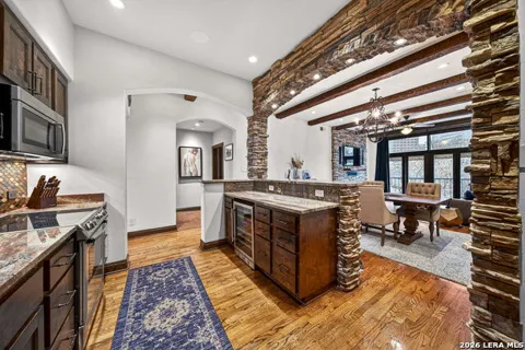 1022 Navarro #404