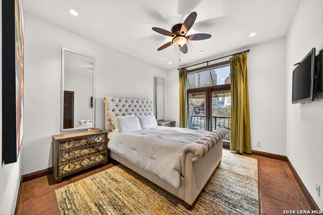 1022 Navarro #404 San Antonio, TX 78205