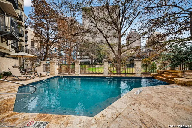 1022 Navarro #404 San Antonio, TX 78205