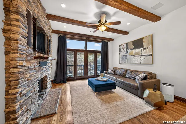 1022 Navarro #404 San Antonio, TX 78205
