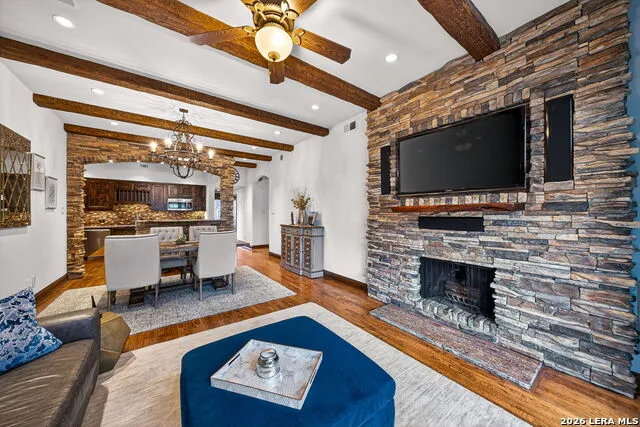 1022 Navarro #404 San Antonio, TX 78205