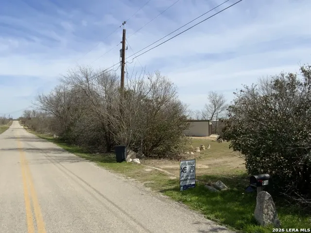 946 Country Lane Marion, TX 78124