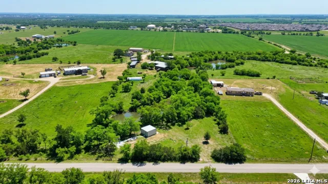 946 Country Lane Marion, TX 78124