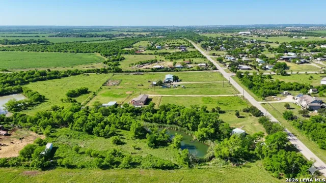946 Country Lane Marion, TX 78124