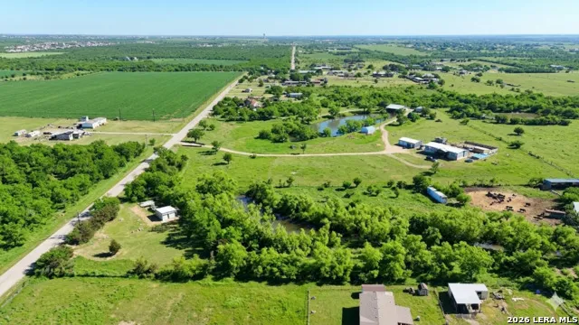 946 Country Lane Marion, TX 78124