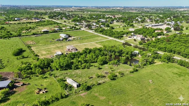 946 Country Lane Marion, TX 78124