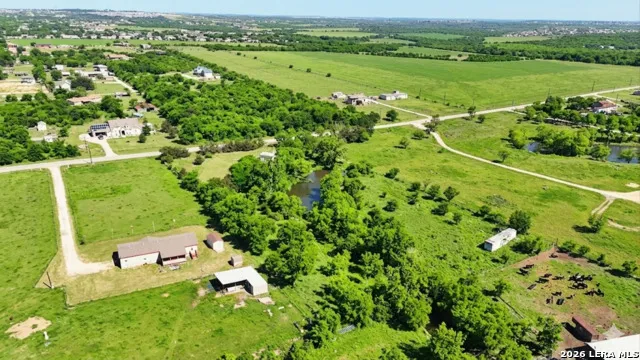 946 Country Lane Marion, TX 78124