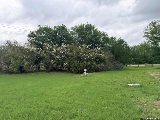 946 Country Lane Marion, TX 78124