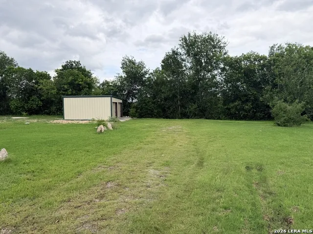 946 Country Lane Marion, TX 78124