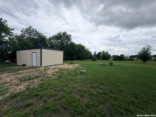 946 Country Lane Marion, TX 78124