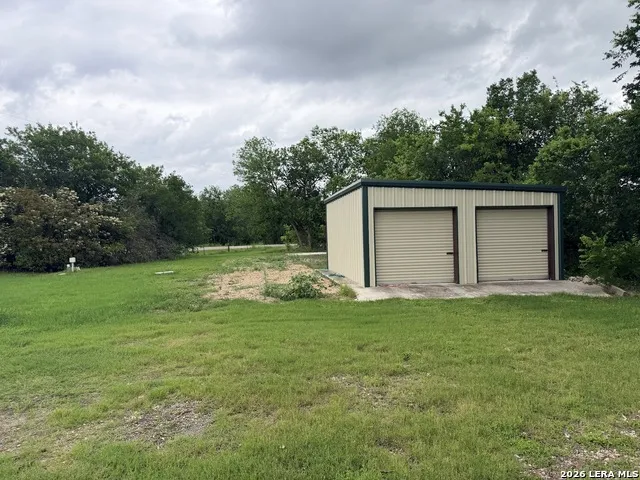 946 Country Lane Marion, TX 78124