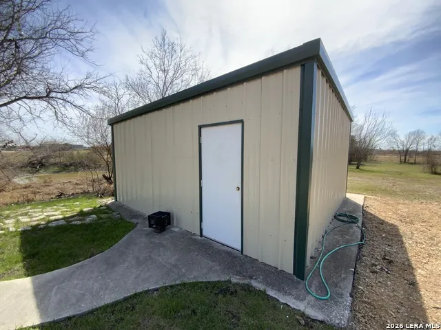 946 Country Lane Marion, TX 78124