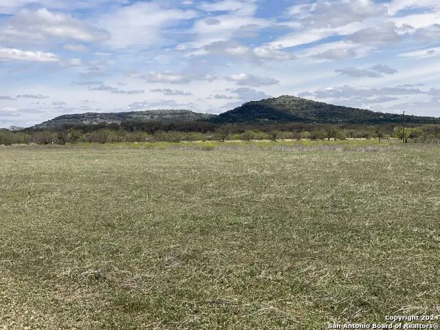 254 Possum Haw Holly Trl. Leakey, TX 78873